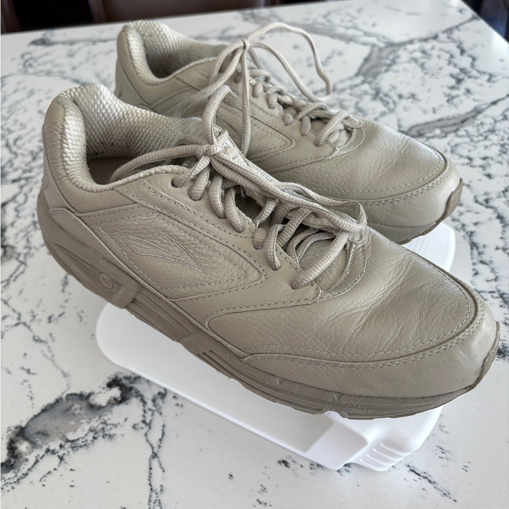 Brooks Men's Linear Platform Athletic Sneakers in Light Taupe